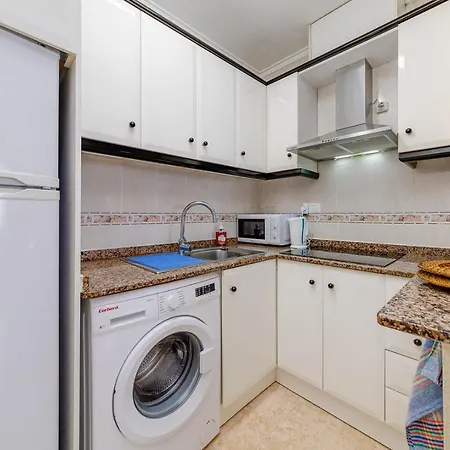 Cozy With Pool At Iryna & Wojtek Near Beach, Shops And Restaurants Appartement