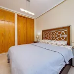 Apartment Cozy With Pool At Iryna & Wojtek Near Beach, Shops And Restaurants Torrevieja