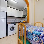 Apartmán Cozy With Pool At Iryna & Wojtek Near Beach, Shops And Restaurants Torrevieja