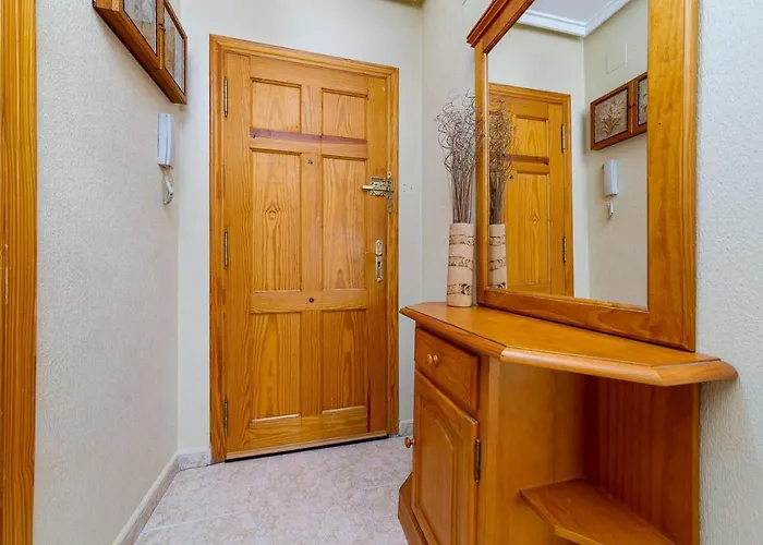 Cozy At Iryna & Wojciech Near The With Pool Apartman