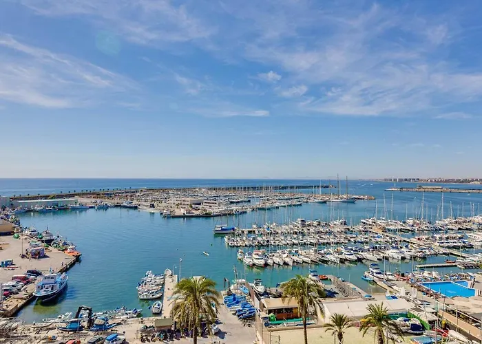 Cozy With Pool At Iryna & Wojtek Near Beach, Shops And Restaurants Apartamento *