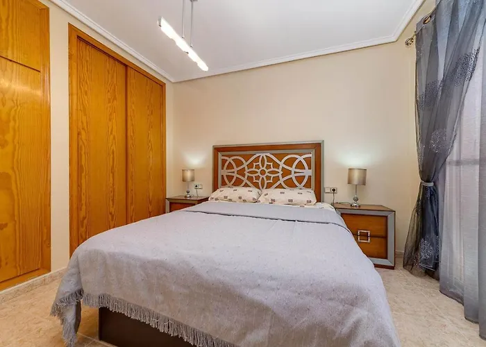 Cozy At Iryna & Wojciech Near The With Pool Apartman